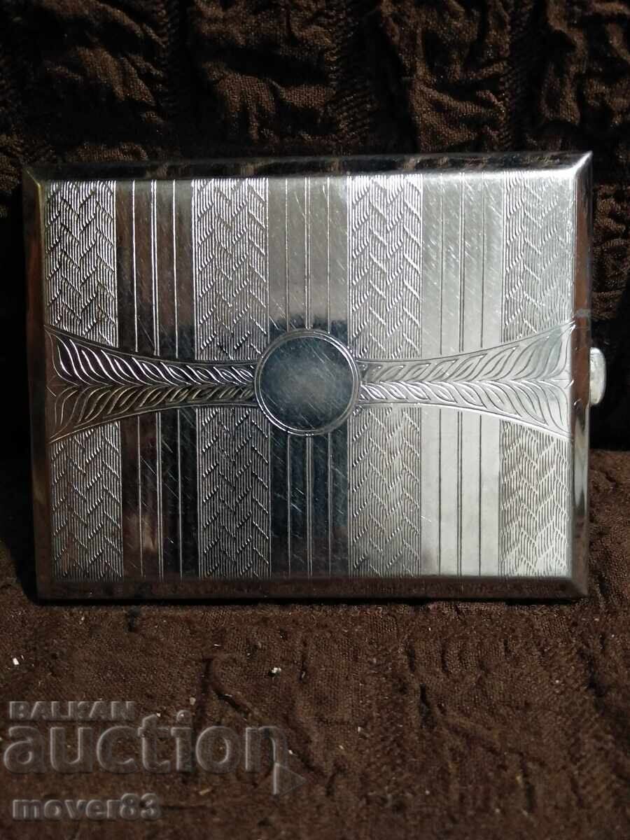 Μεταλλική ταμπακιέρα Μεταλλική ταμπακιέρα