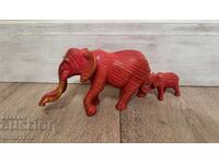 Elefant roz cu puiul său – Sculptură în lemn originală!