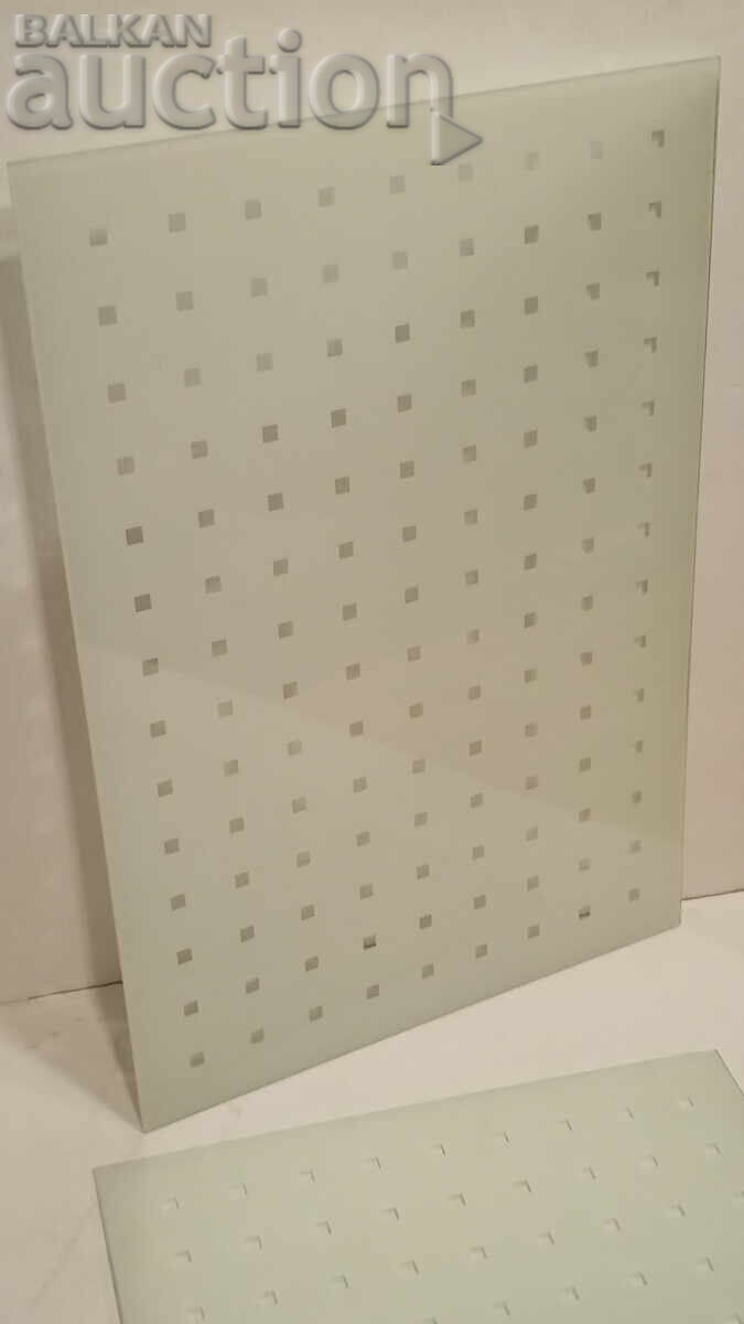 Delivery of Glass shelves from a cabinet, 2 pieces