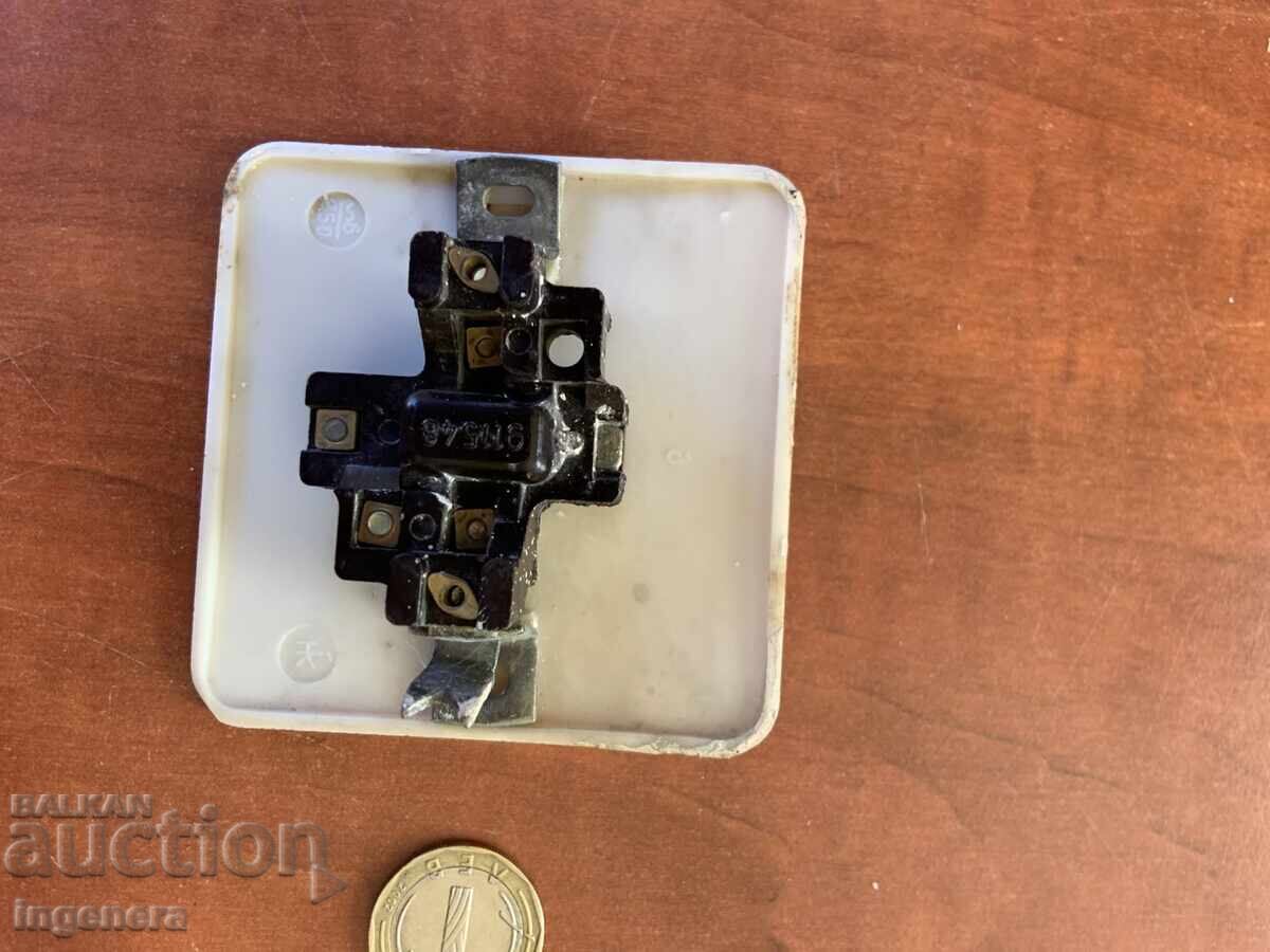 ЕЛ. КЛЮЧ СТАРИНЕН БАКЕЛИТ с цена 12.00 лв. | € 6.14 ЕЛ. КЛЮЧ СТАРИНЕН БАКЕЛИТ с цена 12.00 лв. | € 6.14