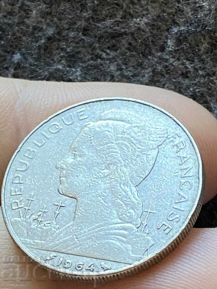 Insula Reunion franceză 100 franci 1964 cu preț 32.00 BGN | € 16.36 Insula Reunion franceză 100 franci 1964 cu preț 32.00 BGN | € 16.36