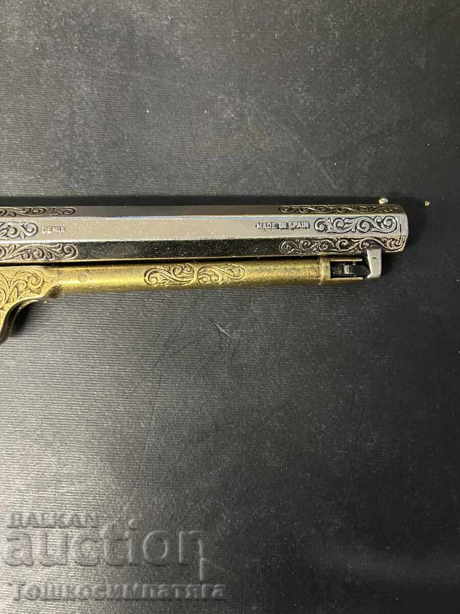 Licitație Pistol frumos, fabricat în Spania Licitație Pistol frumos, fabricat în Spania