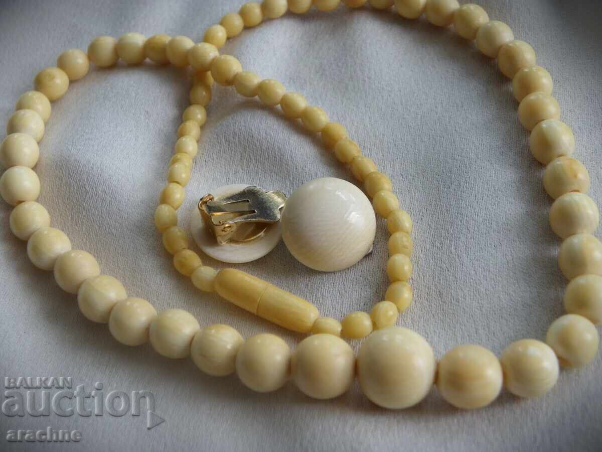 Δημοπρασία Κολιέ και σκουλαρίκια από ελεφαντόδοντο Δημοπρασία Κολιέ και σκουλαρίκια από ελεφαντόδοντο