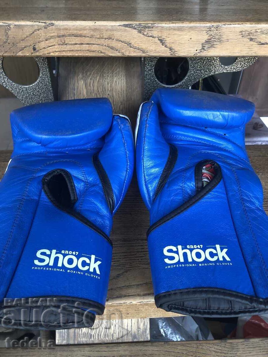 BOXING GLOVES - EXCELLENT FROM LEV with price 24.00 BGN | € 12.27 BOXING GLOVES - EXCELLENT FROM LEV with price 24.00 BGN | € 12.27