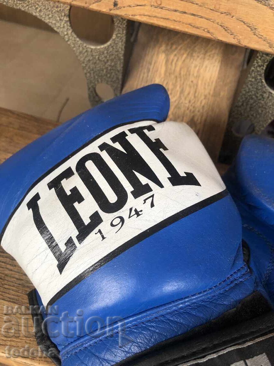BOXING GLOVES - EXCELLENT FROM LEV - 6 BOXING GLOVES - EXCELLENT FROM LEV - 6