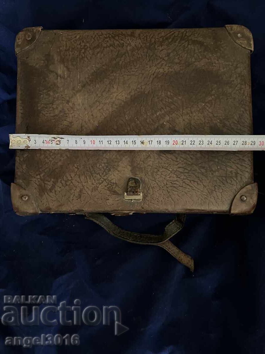 Εξαιρετικά σπάνιο, ΜΙΝΙ, αντίκα, βαλιτσάκι με 1 κλειδί!