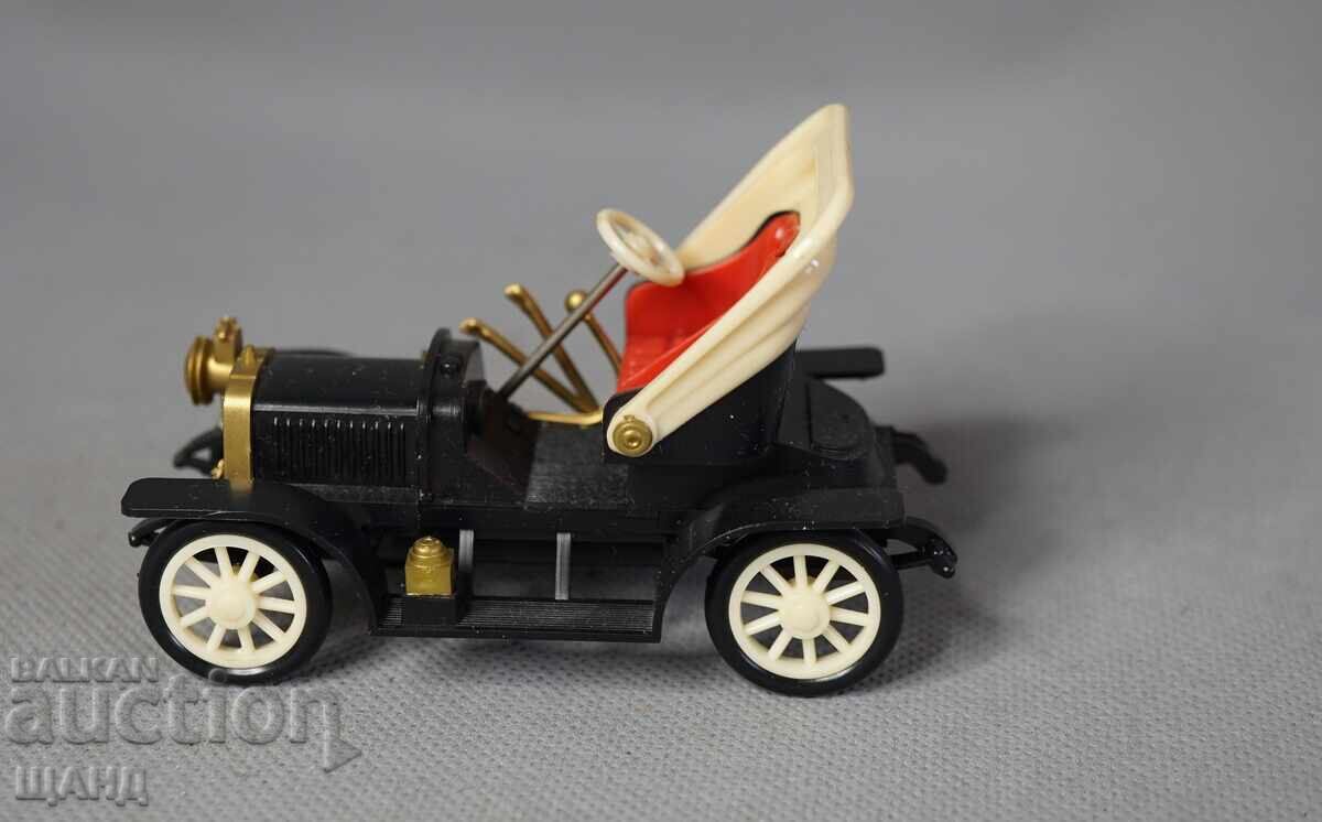 Παράδοση Παλιό τσέχικο πλαστικό παιχνίδι, μοντέλο ρετρό αυτοκίνητο με κουτί