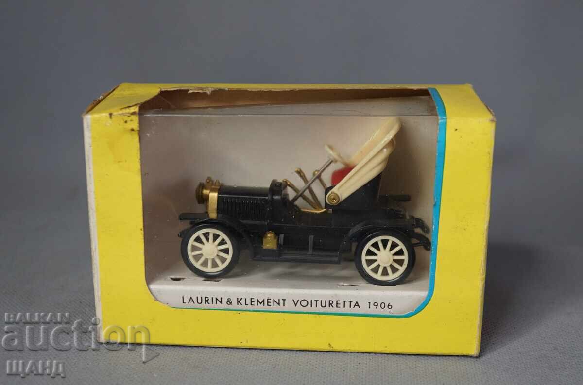 Παλιό τσέχικο πλαστικό παιχνίδι, μοντέλο ρετρό αυτοκίνητο με κουτί