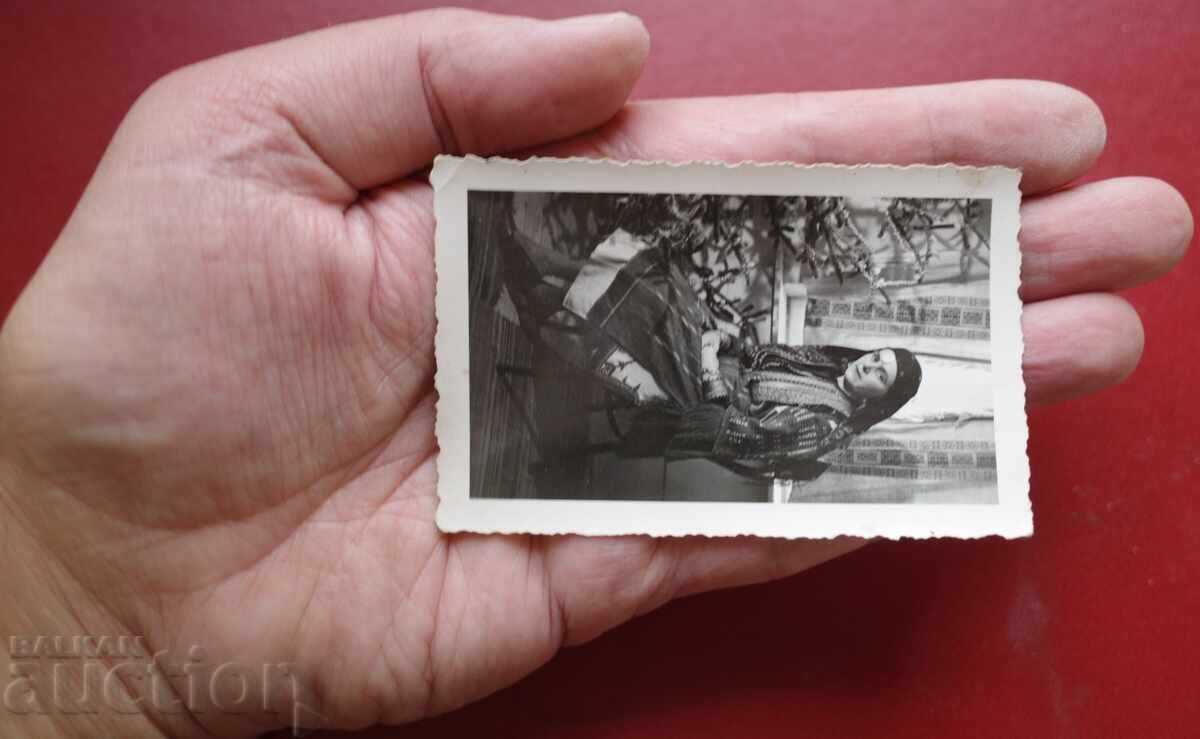 Costum popular tradițional Gr. Lom cu preț 2.00 BGN | € 1.02