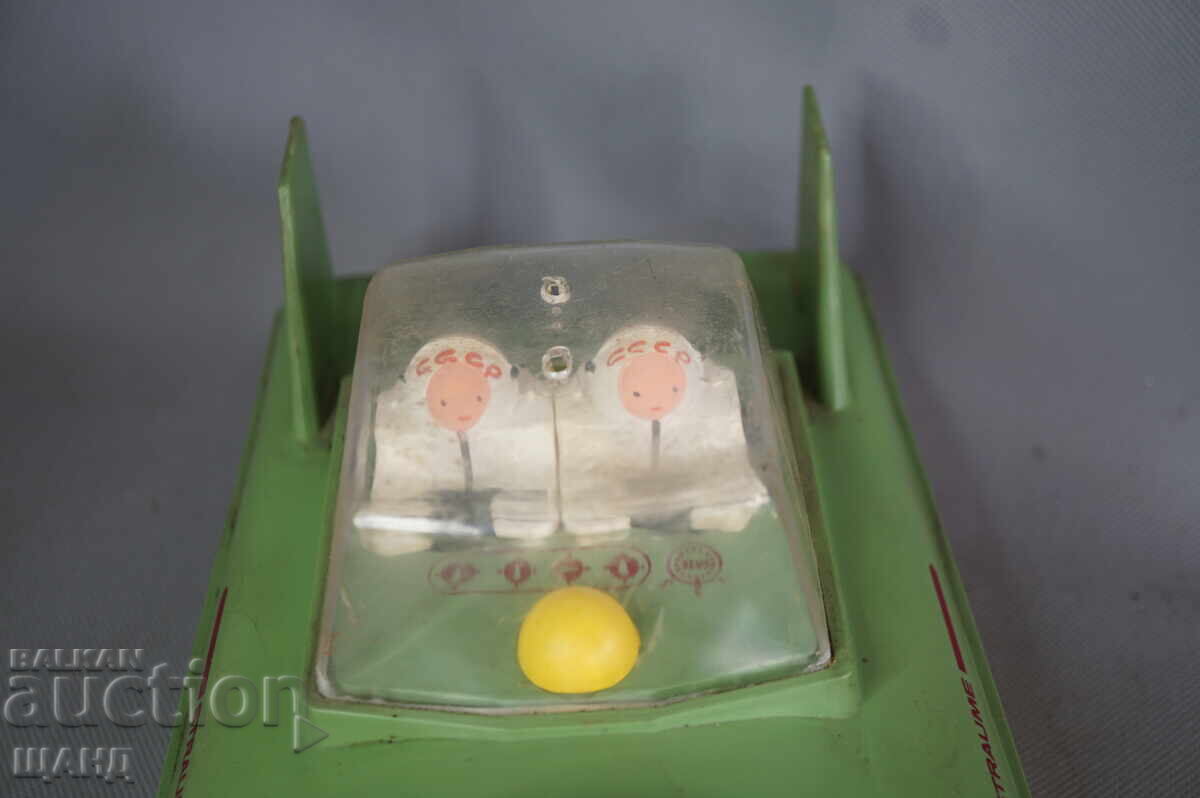 Licitație Jucărie de plastic rusească veche, model Lunohod, pe baterii