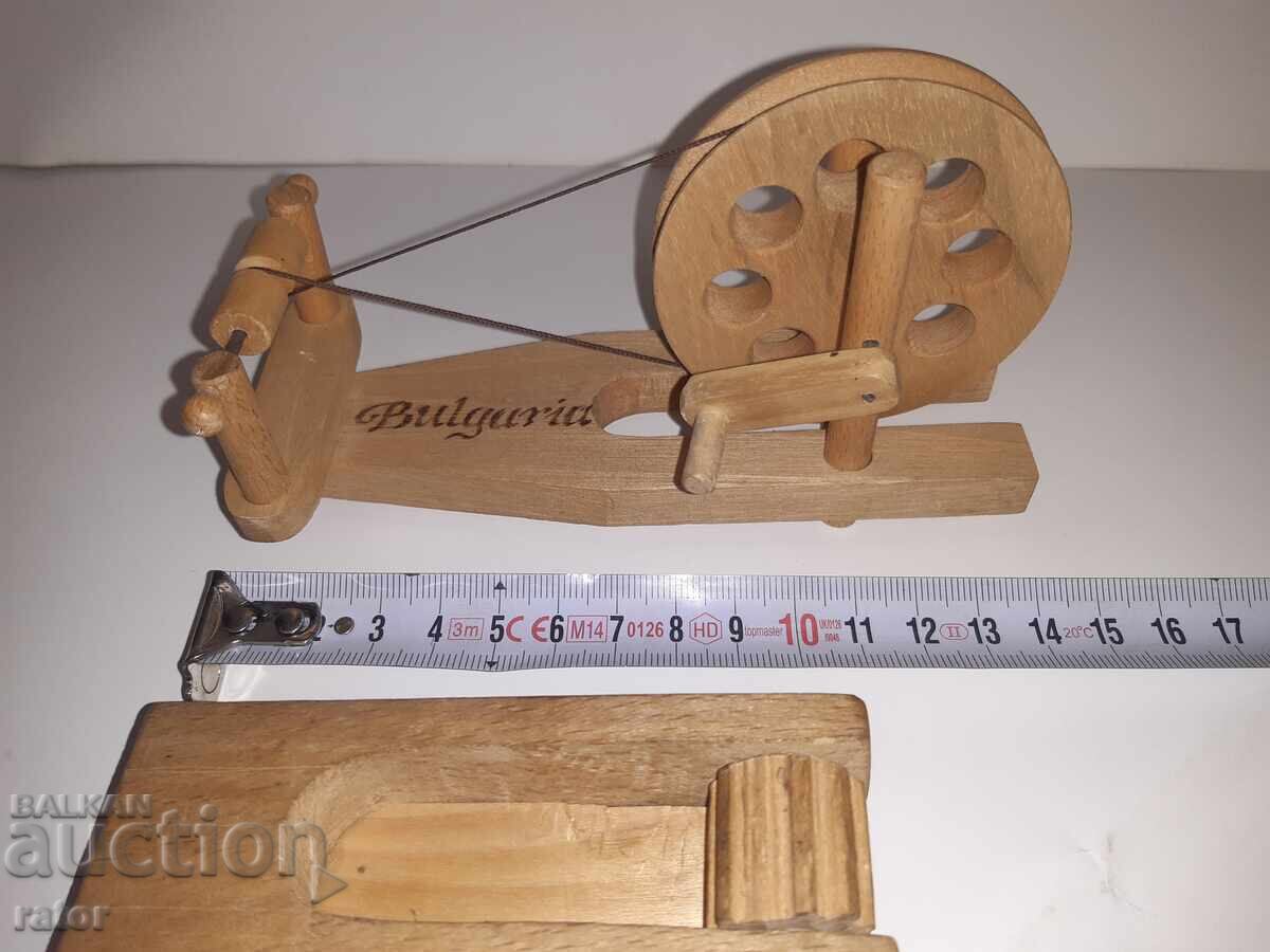 Vechi clopoțel și roată - suveniruri cu preț 11.99 BGN | € 6.13 Vechi clopoțel și roată - suveniruri cu preț 11.99 BGN | € 6.13