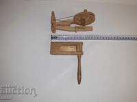 Παλιά κουδουνίστρα και τροχαλία - σουβενίρ