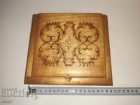 Cutie veche din lemn, interesantă, pentru bijuterii