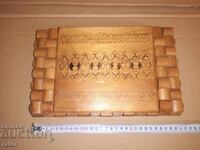 Cutie veche din lemn, interesantă, pentru bijuterii