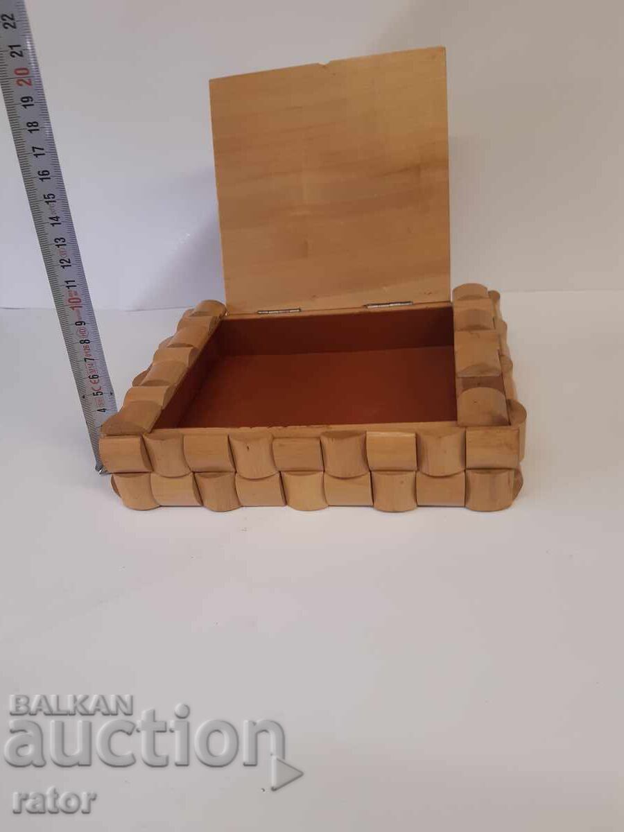 Παλιό ξύλινο, ενδιαφέρον κουτί για κοσμήματα - 7