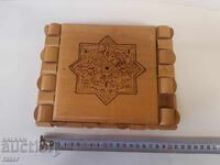 Cutie veche din lemn, interesantă, pentru bijuterii