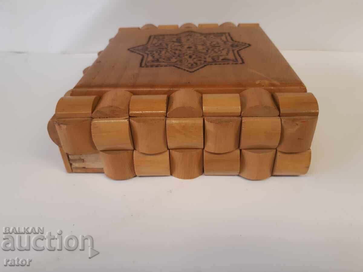 Аукцион Стара дървена интересна кутия за бижута