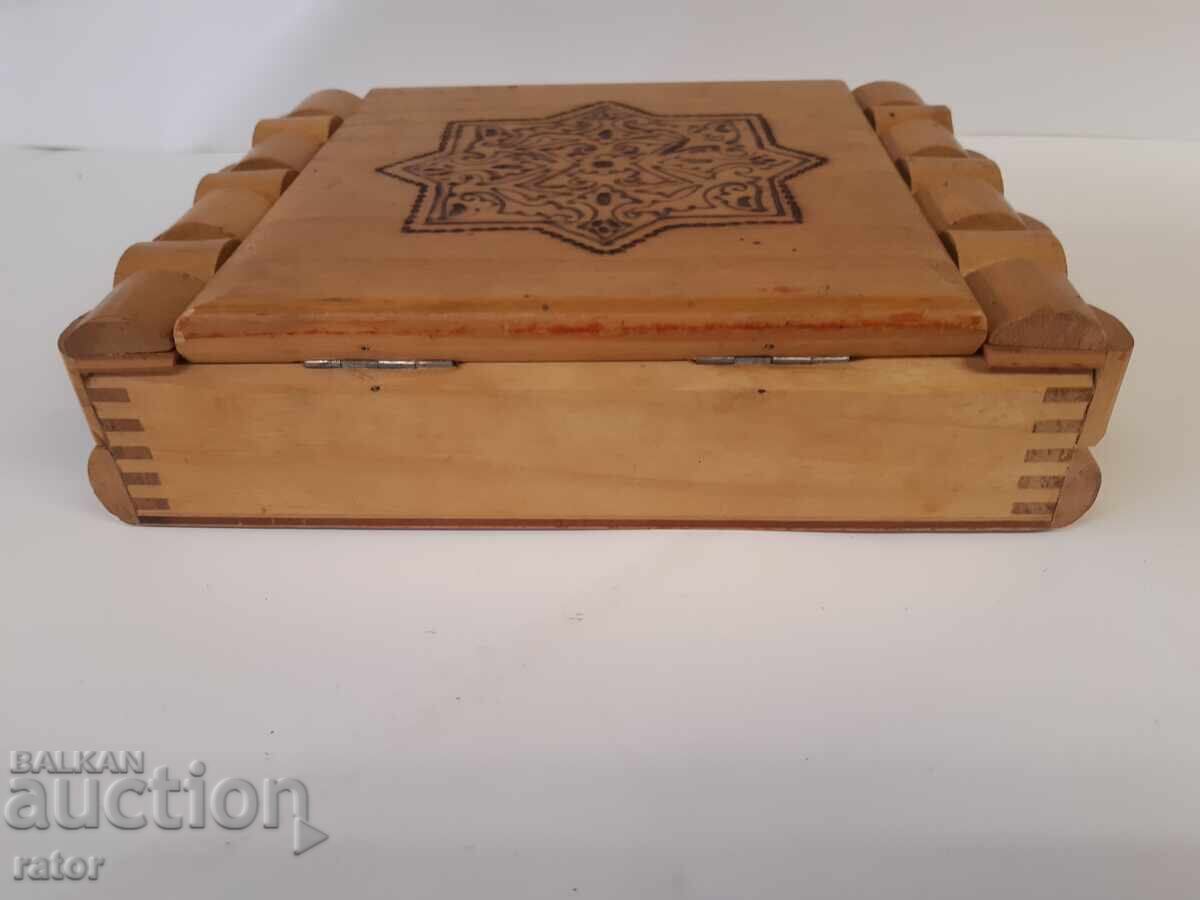 Стара дървена интересна кутия за бижута - 5