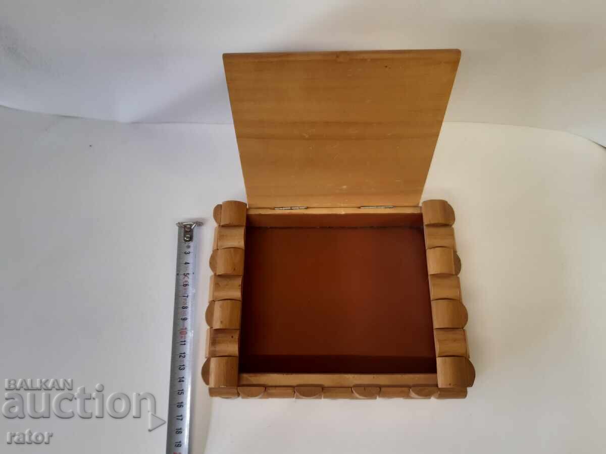 Стара дървена интересна кутия за бижута - 6
