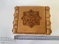 Cutie veche din lemn, interesantă, pentru bijuterii