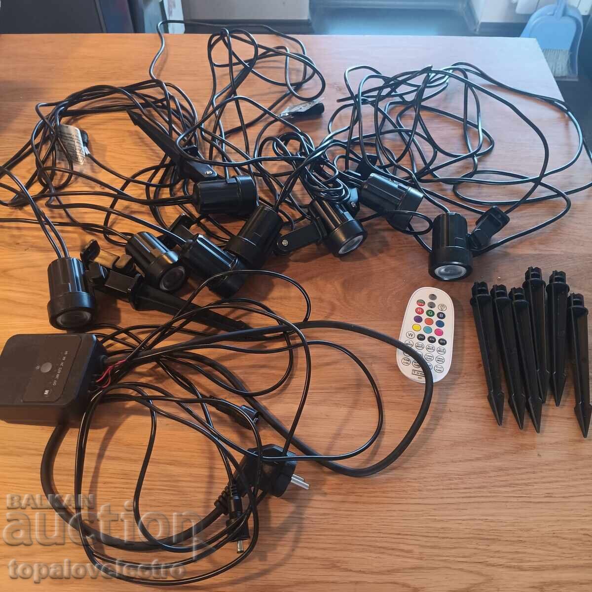 Σετ από 8 RGB προβολείς κήπου με τηλεχειριστήριο με τιμή 48.00 BGN | € 24.54