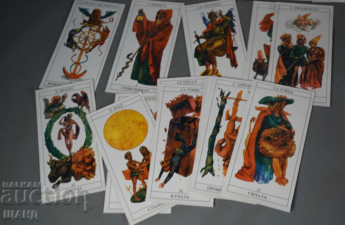 Livrarea Set vechi de 22 de cărți de tarot misterioase + broșură Livrarea Set vechi de 22 de cărți de tarot misterioase + broșură