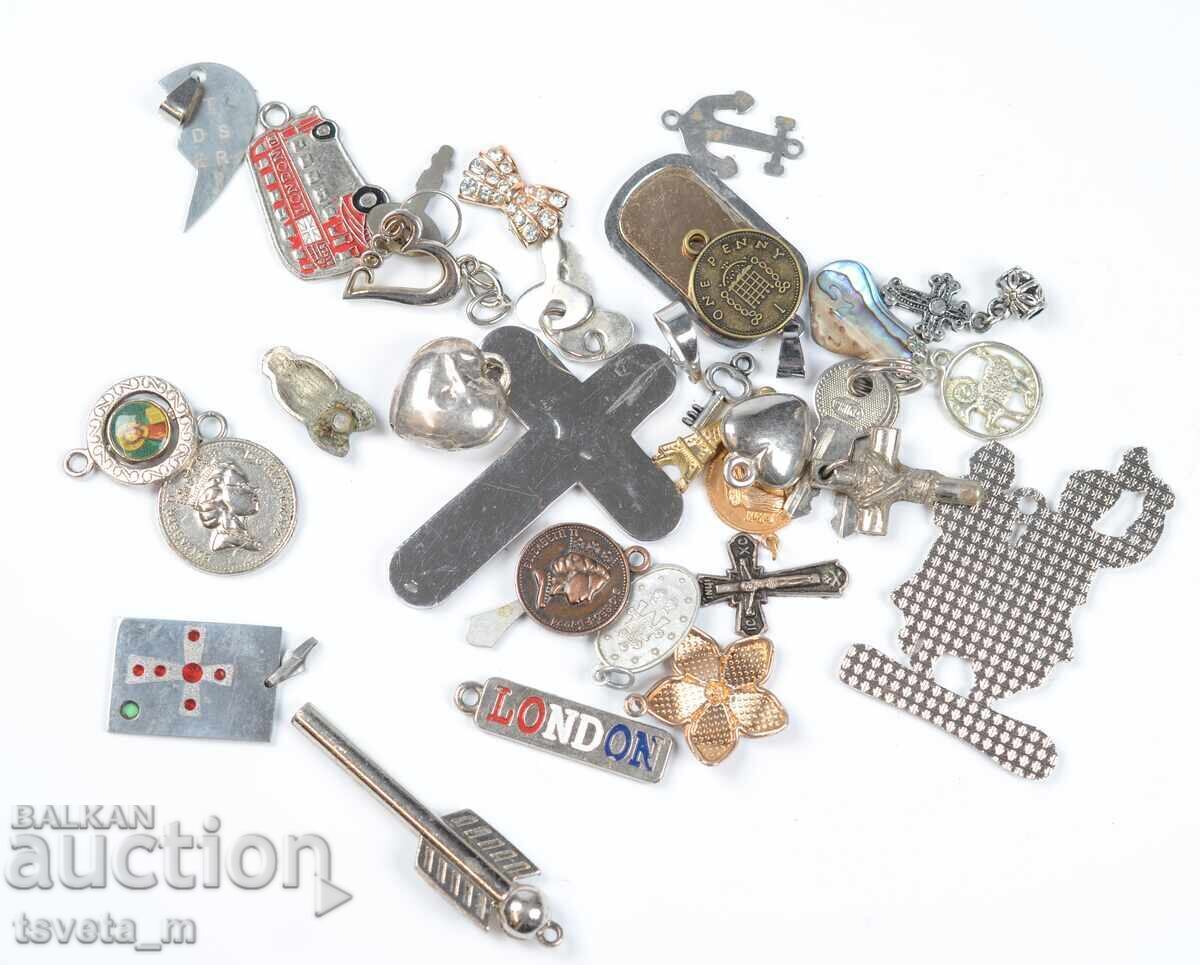 Παρτίδα από μενταγιόν φυλαχτά με τιμή 12.00 BGN | € 6.14