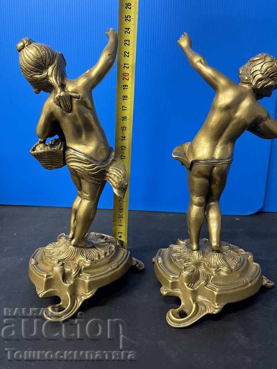 Παράδοση Δύο χάλκινα ειδώλια - αγόρι και κορίτσι