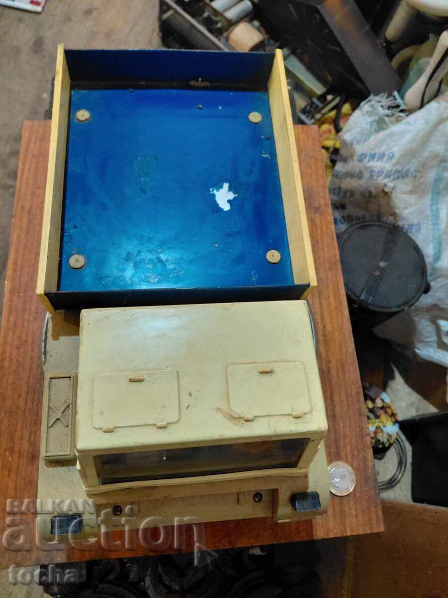 Licitație Jucărie veche, mașină pe șenile, vehicul off-road. BZC Licitație Jucărie veche, mașină pe șenile, vehicul off-road. BZC