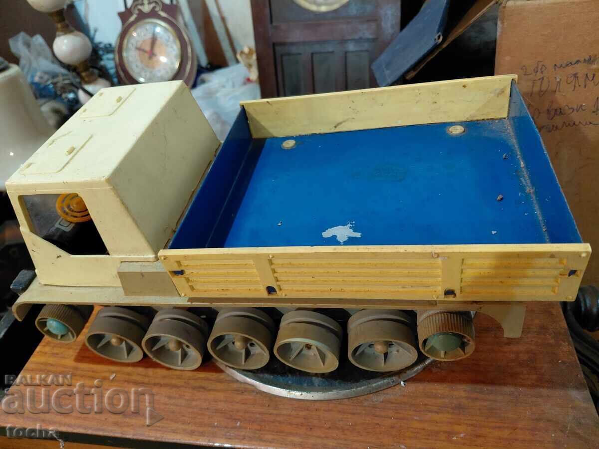 Jucărie veche, mașină pe șenile, vehicul off-road. BZC - 6 Jucărie veche, mașină pe șenile, vehicul off-road. BZC - 6