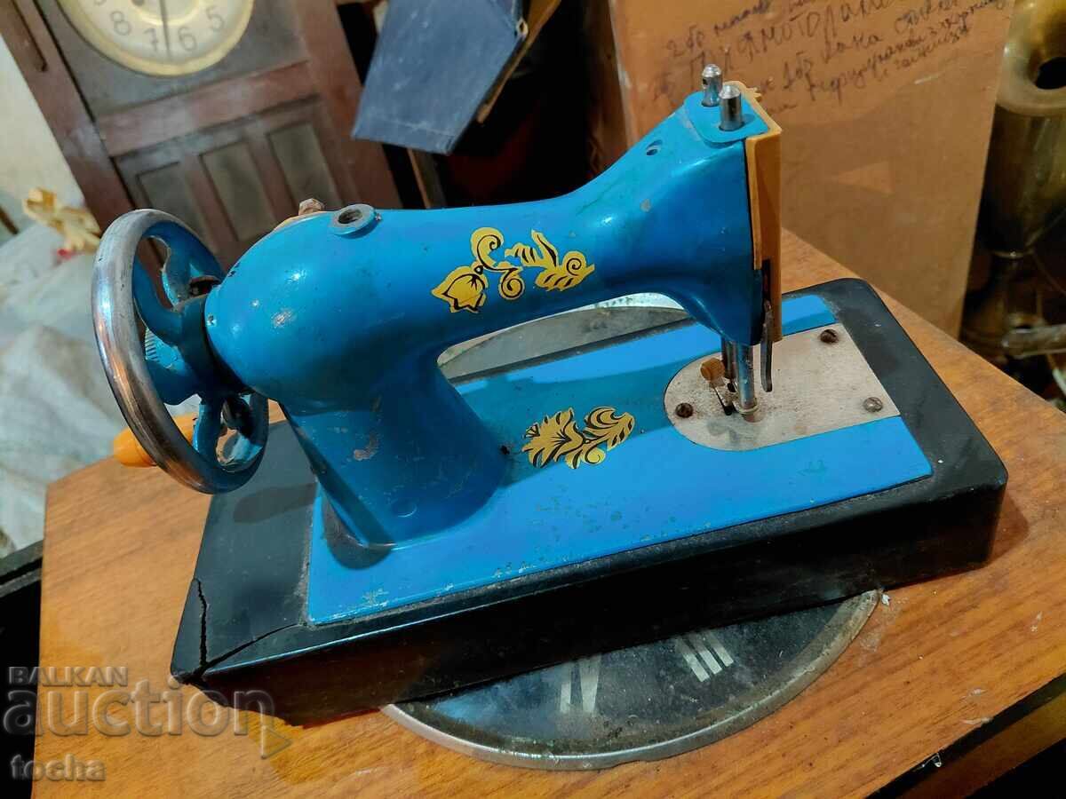 Παλιά παιχνίδι ραπτομηχανή, λειτουργεί. BZC με τιμή 14.00 BGN | € 7.16