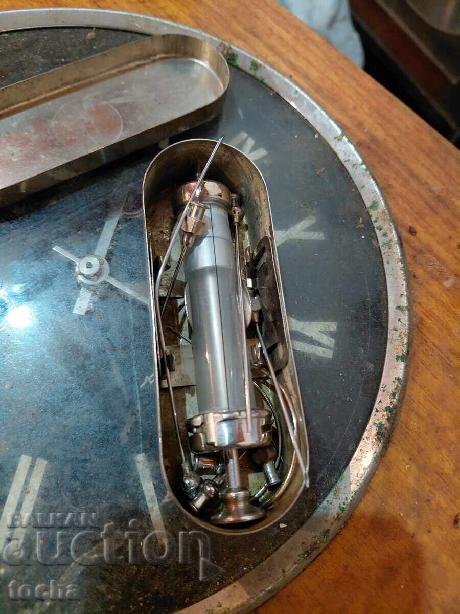 Seringă veche de sticlă în cutie. BZC Seringă veche de sticlă în cutie. BZC