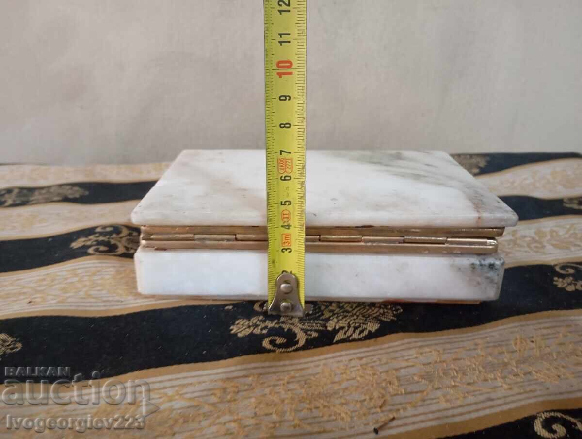 Vintage box with price 16.00 BGN | € 8.18 Vintage box with price 16.00 BGN | € 8.18