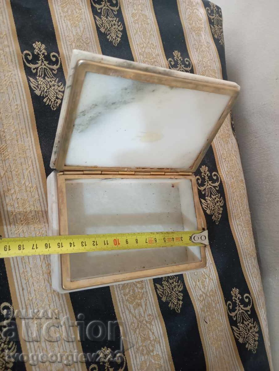 Delivery of Vintage box Delivery of Vintage box