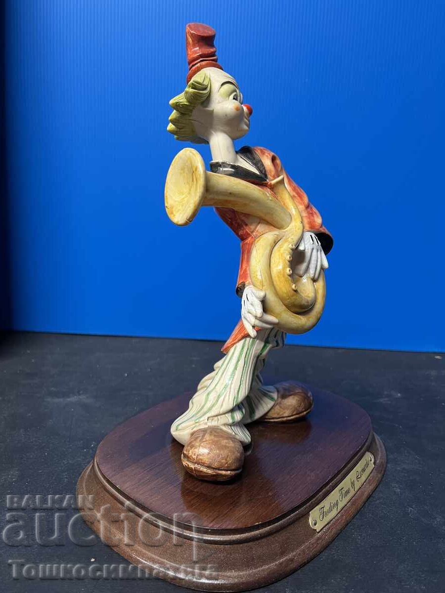 Delivery of Collectible clown figure from the Leonardo Collection