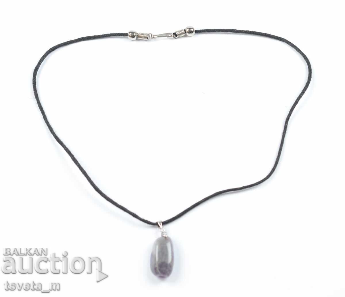 Κολιέ με μενταγιόν από φυσικό πέτρωμα