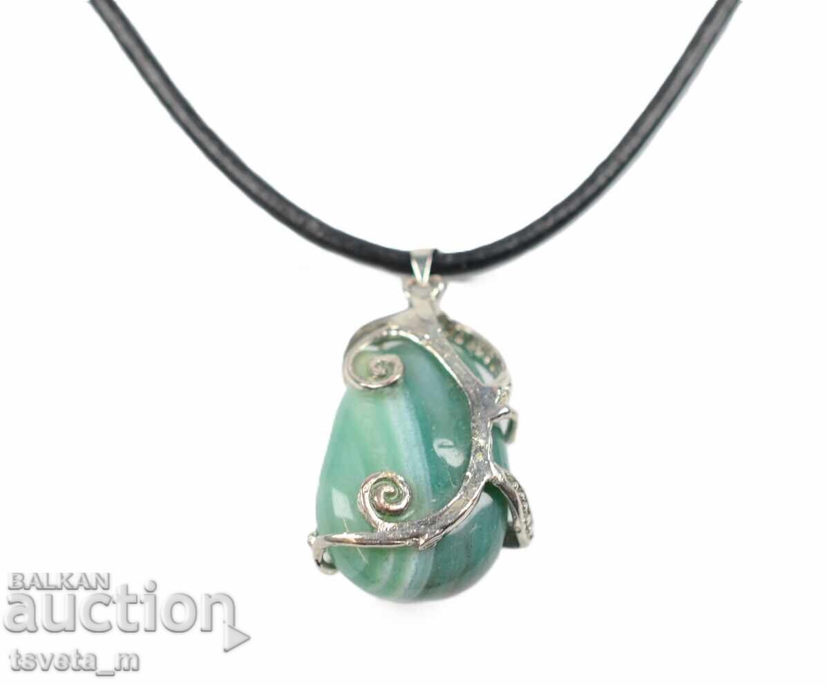 Аукцион Колие с висулка естествен камък Аукцион Колие с висулка естествен камък