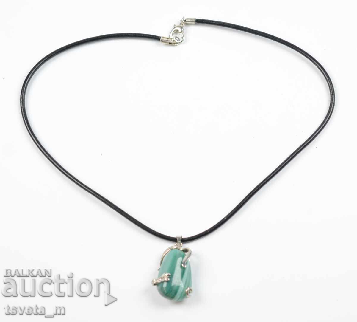 Колие с висулка естествен камък Колие с висулка естествен камък