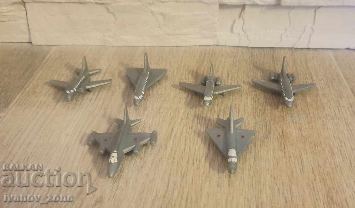 Стари самолети Играчки СССР самолет с цена 39.00 лв. | € 19.94 Стари самолети Играчки СССР самолет с цена 39.00 лв. | € 19.94