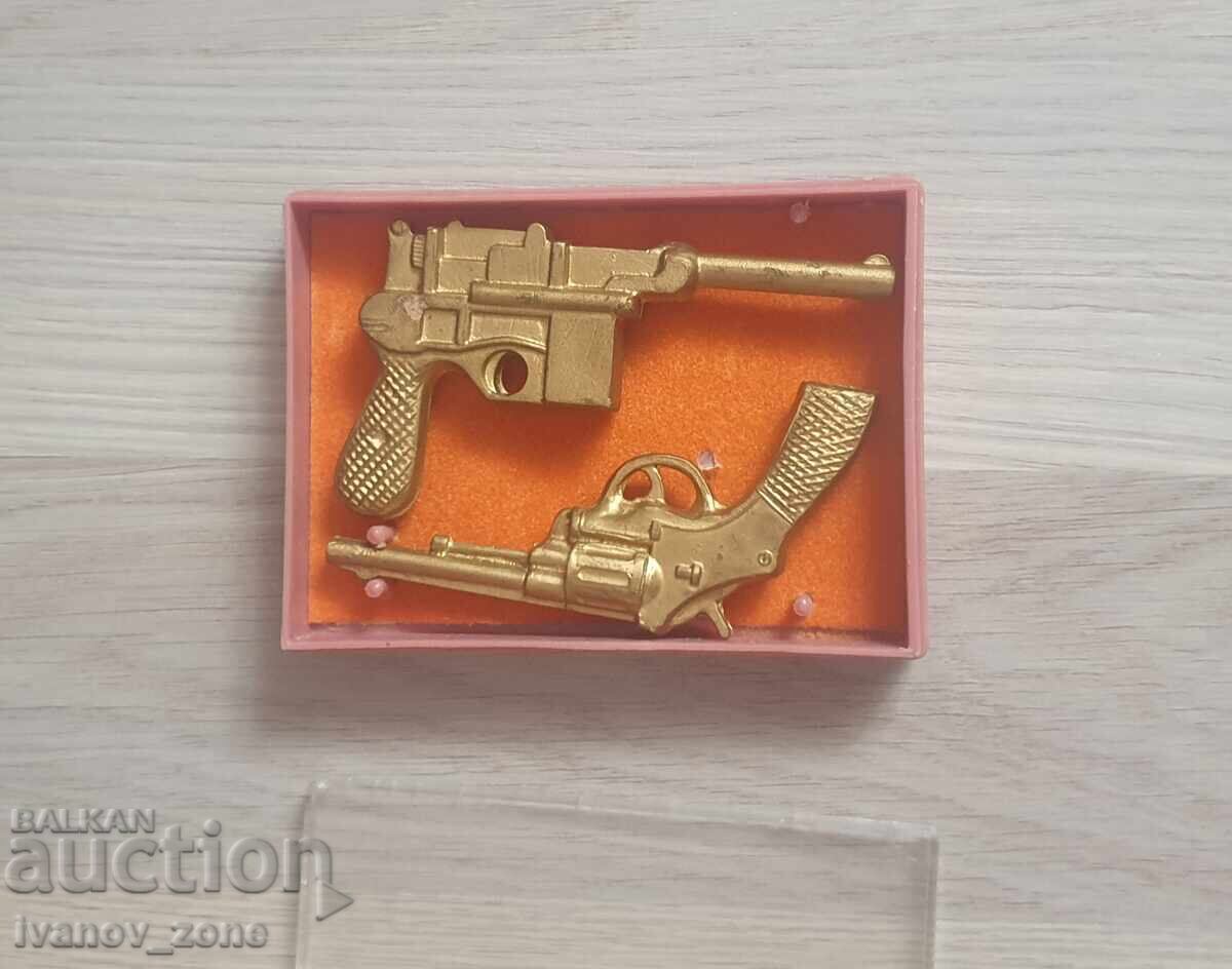 Auction Old Russian Souvenir, Pistols from the Socialist Era! Auction Old Russian Souvenir, Pistols from the Socialist Era!