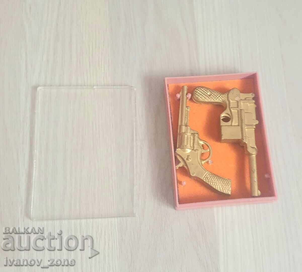 Delivery of Old Russian Souvenir, Pistols from the Socialist Era! Delivery of Old Russian Souvenir, Pistols from the Socialist Era!