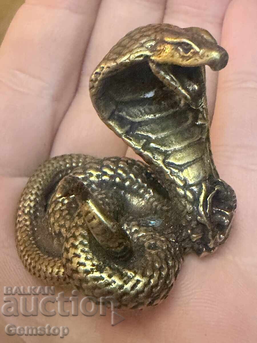 ΒΖΤ! 87 γραμμάρια στυλιζαρισμένο χάλκινο ειδώλιο κόμπρας από 1 st! με τιμή 11.00 BGN | € 5.62 ΒΖΤ! 87 γραμμάρια στυλιζαρισμένο χάλκινο ειδώλιο κόμπρας από 1 st! με τιμή 11.00 BGN | € 5.62