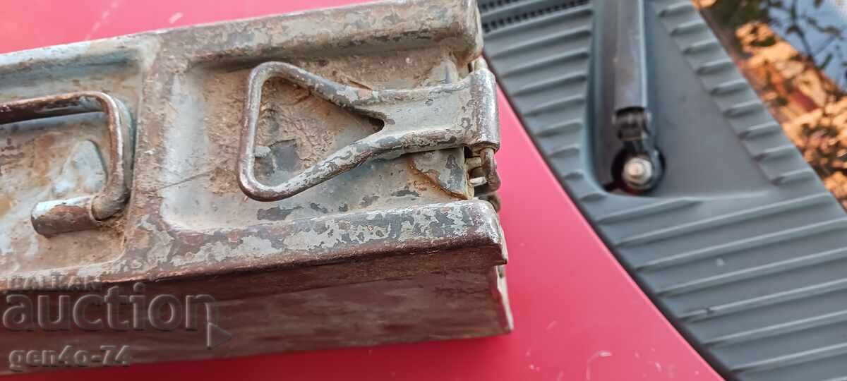 Auction MG42 Werhmacht WW II Ammunition Box Auction MG42 Werhmacht WW II Ammunition Box