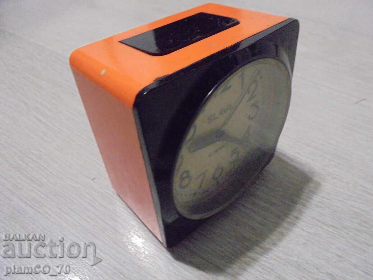 Аукцион №*8360 Стар руски настолен механичен часовник SLAVA Аукцион №*8360 Стар руски настолен механичен часовник SLAVA