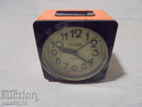 №*8360 Παλαιό ρωσικό επιτραπέζιο μηχανικό ρολόι SLAVA