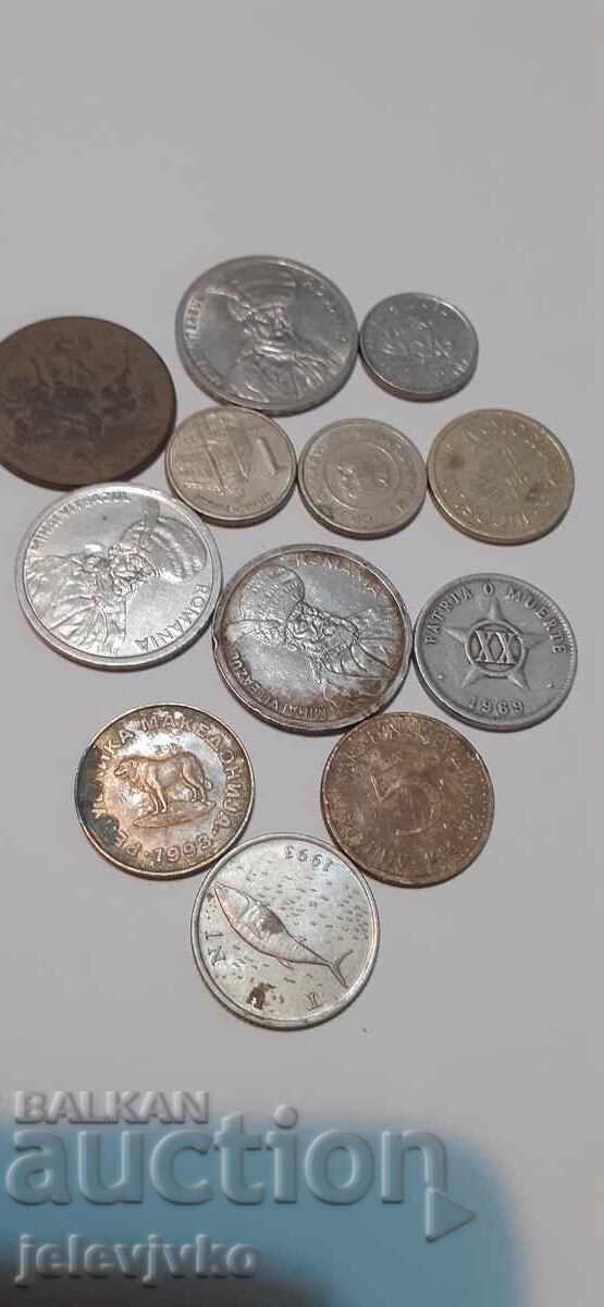 O mulțime de monede cu preț 10.00 BGN | € 5.11 O mulțime de monede cu preț 10.00 BGN | € 5.11