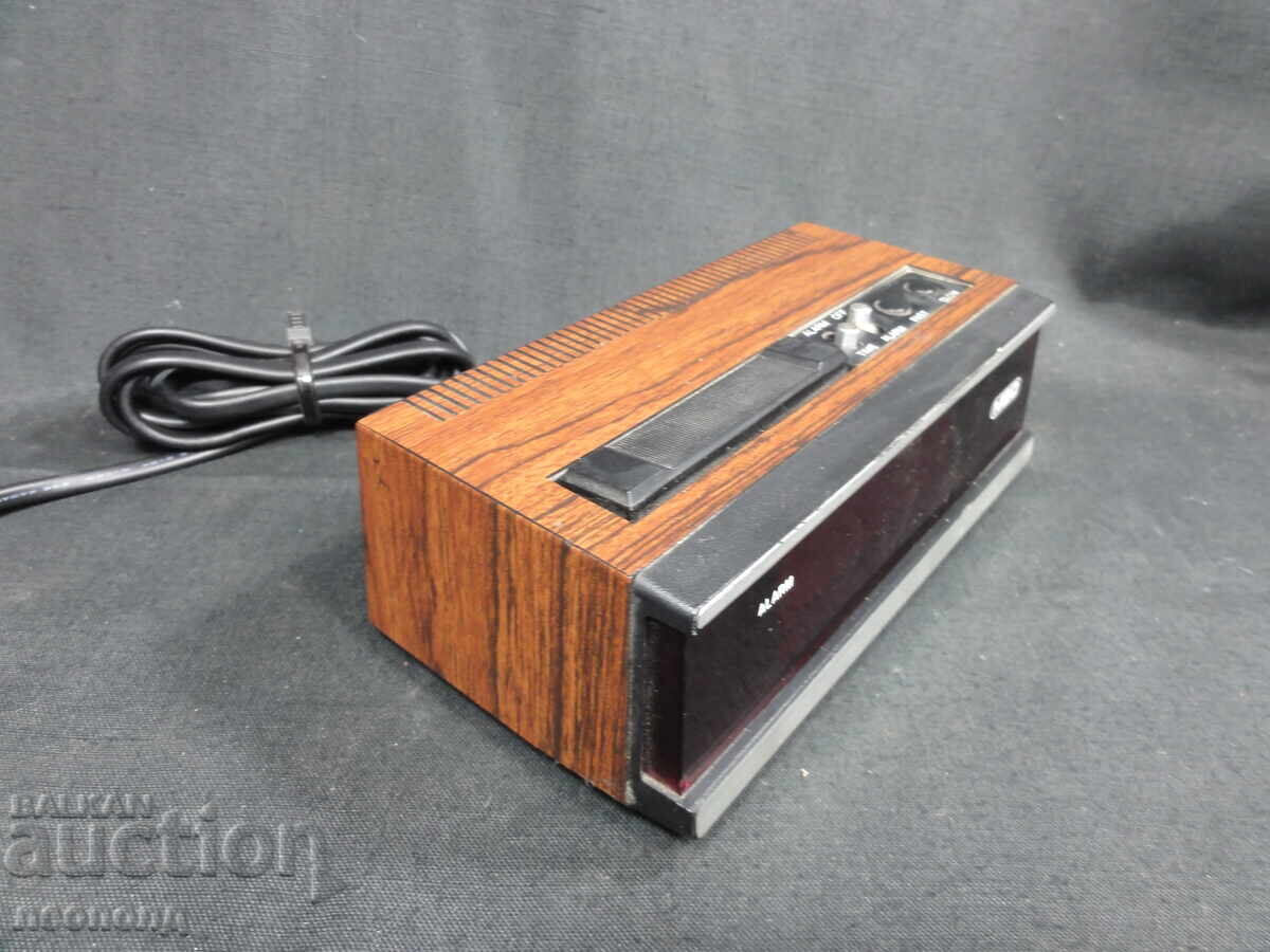 Auction  BZTs STAR RETRO ELECTRIC LED CLOCK ALARM MBO