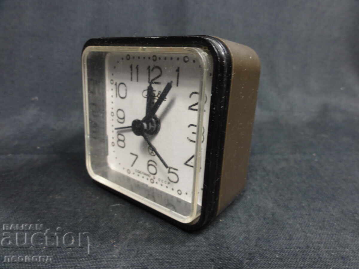 BZC OLD RETRO SOC USSR QUARTZ CLOCK ALARM CLOCK GLORY with price 0.01 BGN | € 0.01 BZC OLD RETRO SOC USSR QUARTZ CLOCK ALARM CLOCK GLORY with price 0.01 BGN | € 0.01