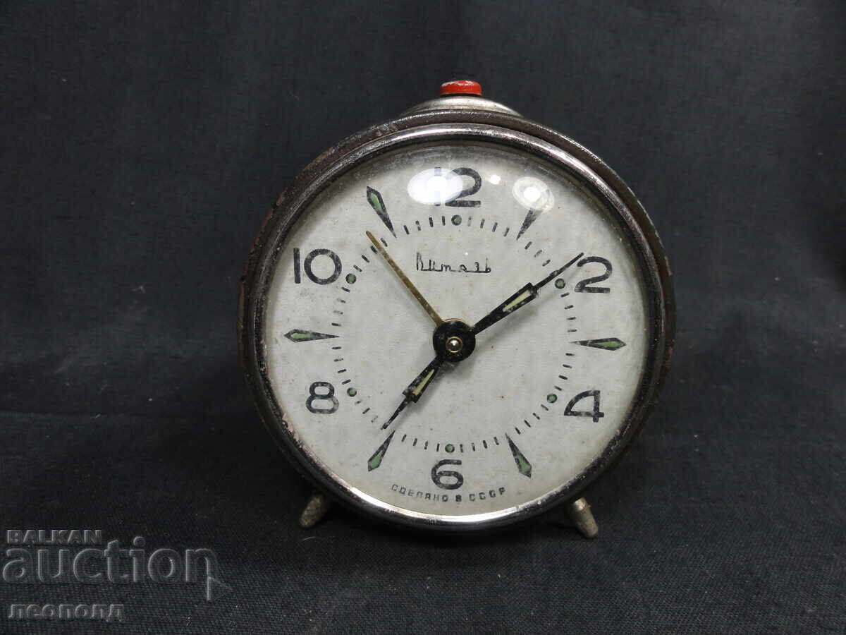 BZC OLD RETRO SOC USSR MECHANICAL CLOCK ALARM CLOCK VITYAZ BZC OLD RETRO SOC USSR MECHANICAL CLOCK ALARM CLOCK VITYAZ