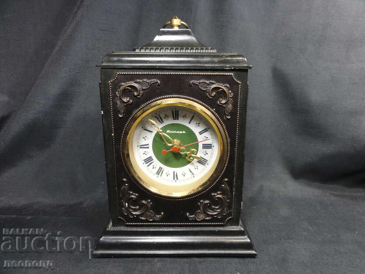 BZC OLD RETRO SOC USSR QUARTZ DESK CLOCK AMBER with price 5.50 BGN | € 2.81